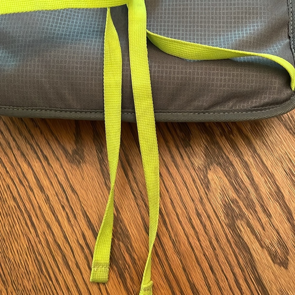 Under Armour Back Pack - Picture 3 of 4